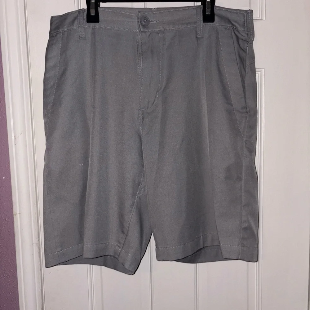 Lee Men's Flat Front Gray Shorts